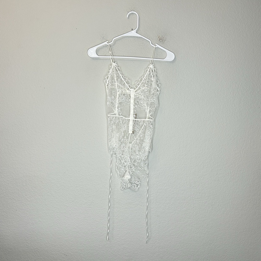 NWT SKIMS Ultra Fine Lace Teddy Bodysuit Marble White Small S Lingerie